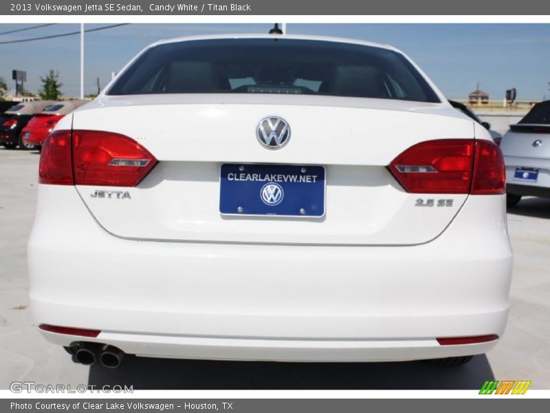 Candy White / Titan Black 2013 Volkswagen Jetta SE Sedan