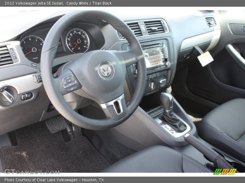 Candy White / Titan Black 2013 Volkswagen Jetta SE Sedan