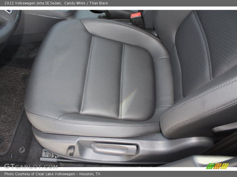 Candy White / Titan Black 2013 Volkswagen Jetta SE Sedan