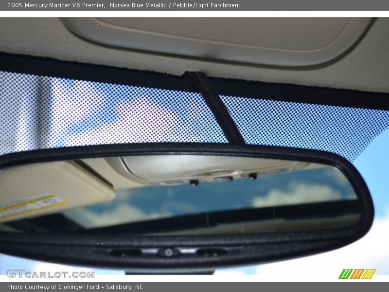 Norsea Blue Metallic / Pebble/Light Parchment 2005 Mercury Mariner V6 Premier