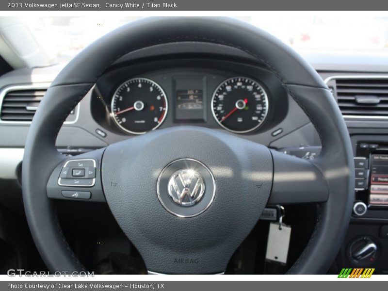 Candy White / Titan Black 2013 Volkswagen Jetta SE Sedan