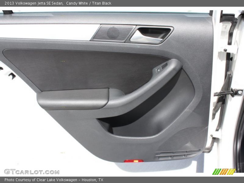 Candy White / Titan Black 2013 Volkswagen Jetta SE Sedan