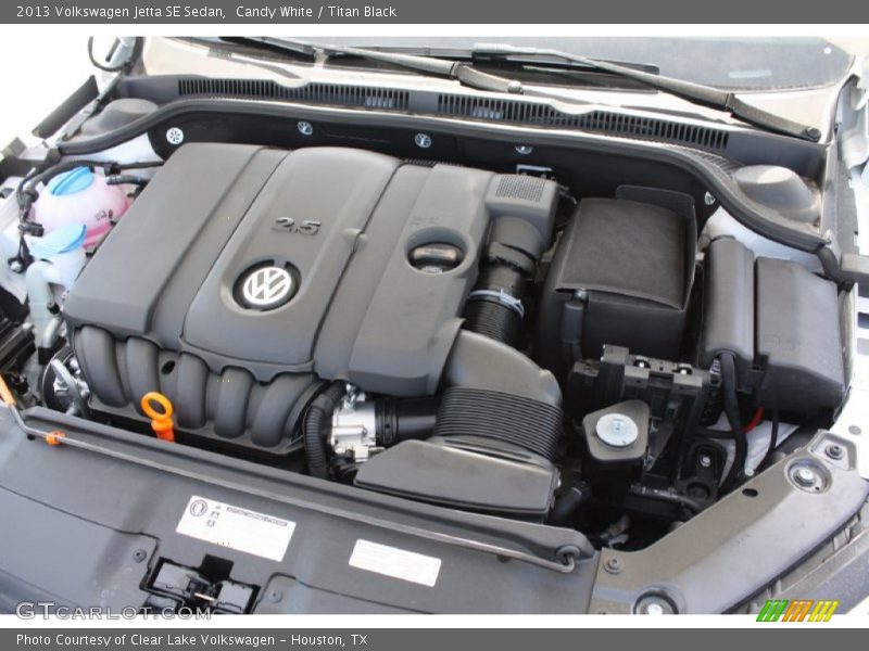 Candy White / Titan Black 2013 Volkswagen Jetta SE Sedan