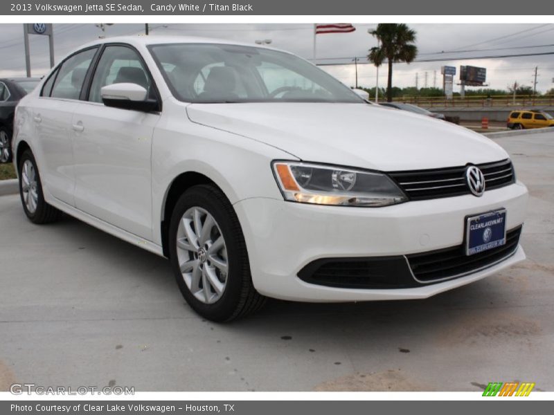 Candy White / Titan Black 2013 Volkswagen Jetta SE Sedan