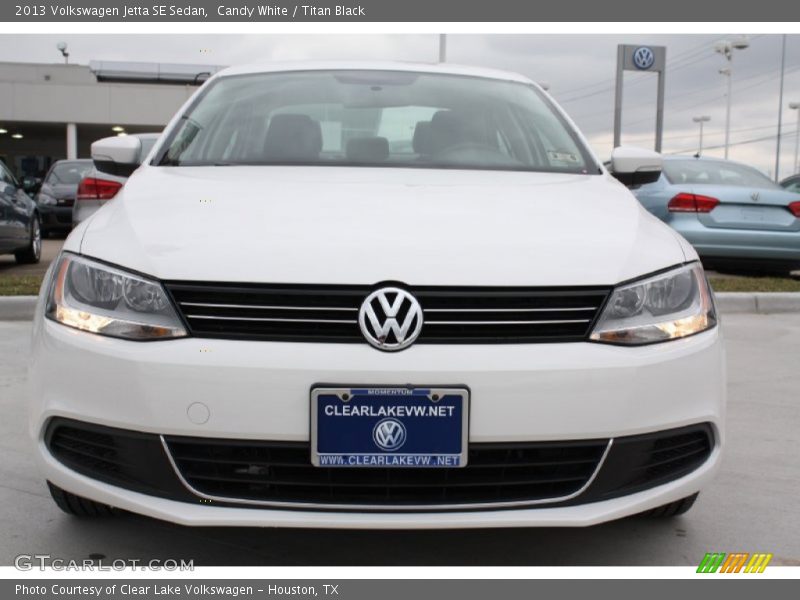 Candy White / Titan Black 2013 Volkswagen Jetta SE Sedan