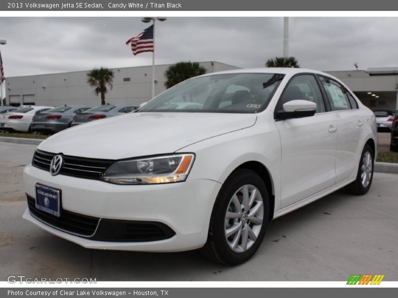 Candy White / Titan Black 2013 Volkswagen Jetta SE Sedan