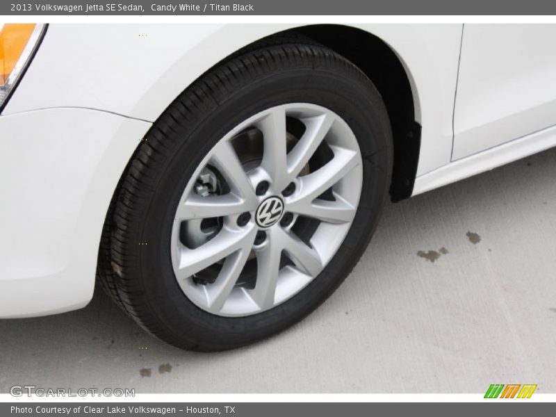 Candy White / Titan Black 2013 Volkswagen Jetta SE Sedan