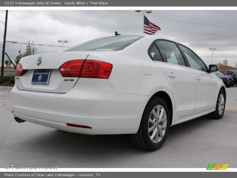 Candy White / Titan Black 2013 Volkswagen Jetta SE Sedan
