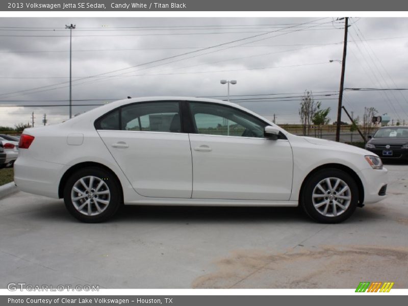 Candy White / Titan Black 2013 Volkswagen Jetta SE Sedan
