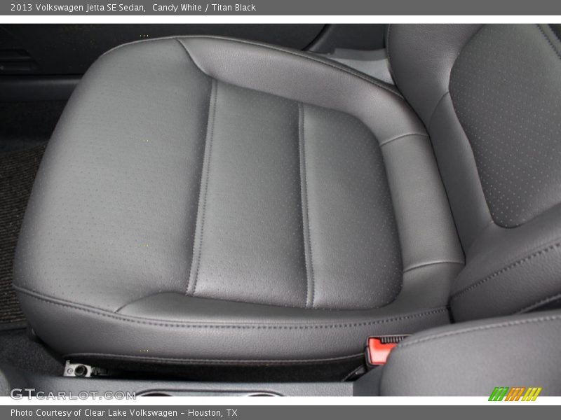 Candy White / Titan Black 2013 Volkswagen Jetta SE Sedan