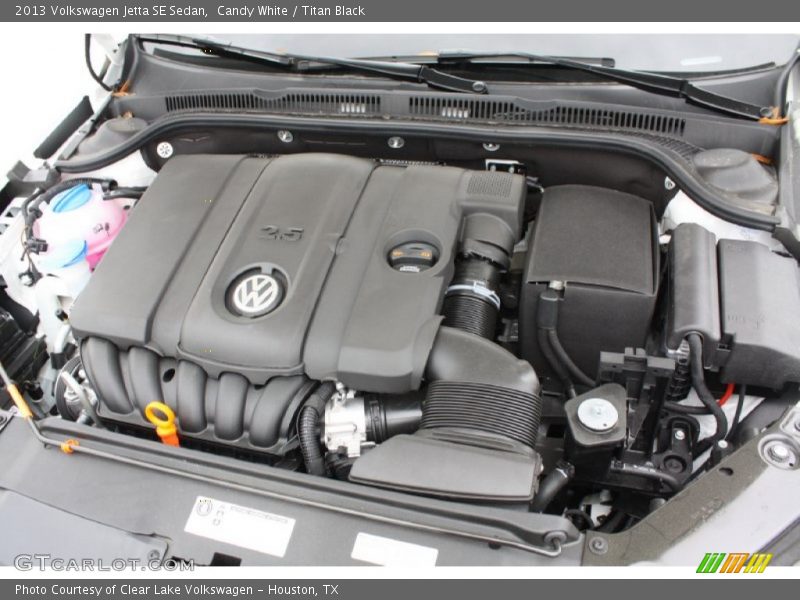 Candy White / Titan Black 2013 Volkswagen Jetta SE Sedan