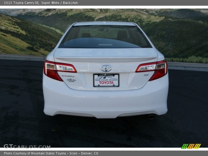 Super White / Black/Ash 2013 Toyota Camry SE