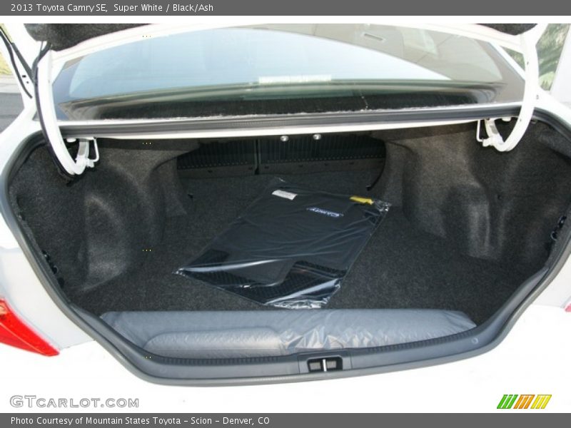 Super White / Black/Ash 2013 Toyota Camry SE