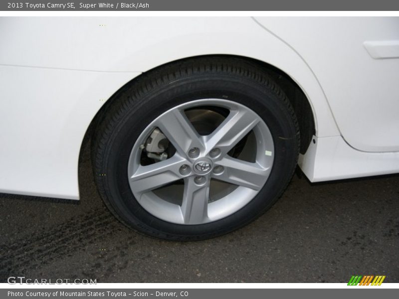 Super White / Black/Ash 2013 Toyota Camry SE
