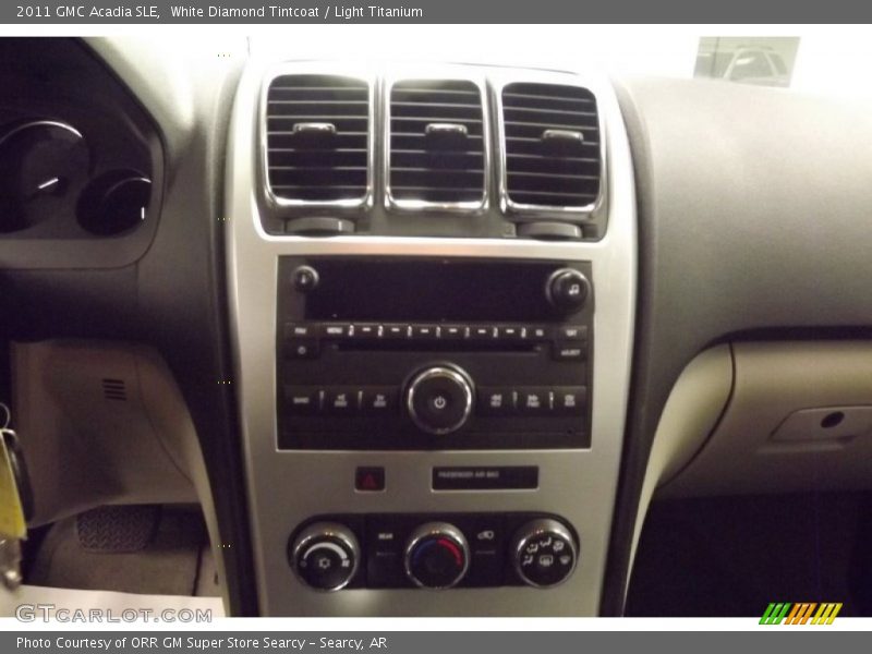 White Diamond Tintcoat / Light Titanium 2011 GMC Acadia SLE