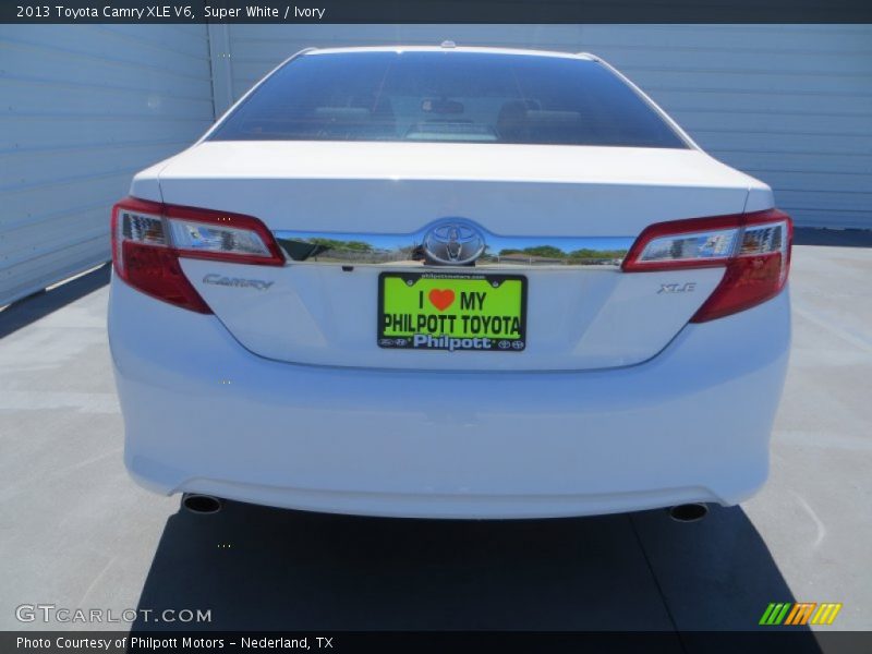 Super White / Ivory 2013 Toyota Camry XLE V6