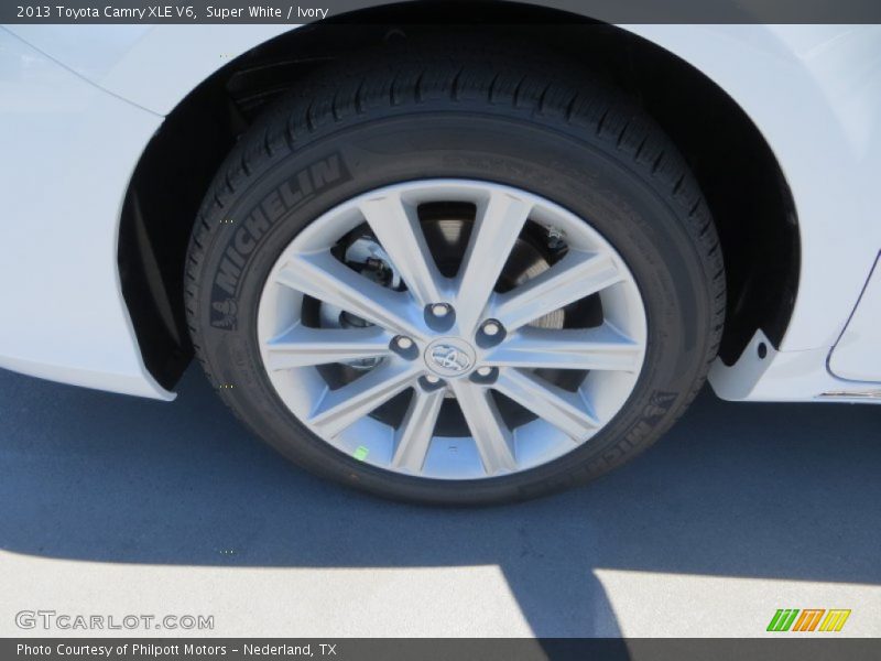 Super White / Ivory 2013 Toyota Camry XLE V6