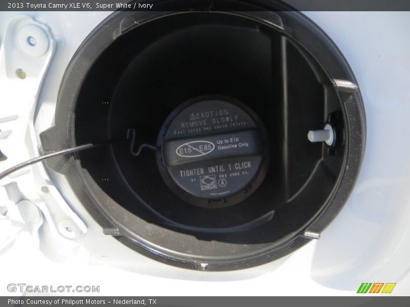 Super White / Ivory 2013 Toyota Camry XLE V6