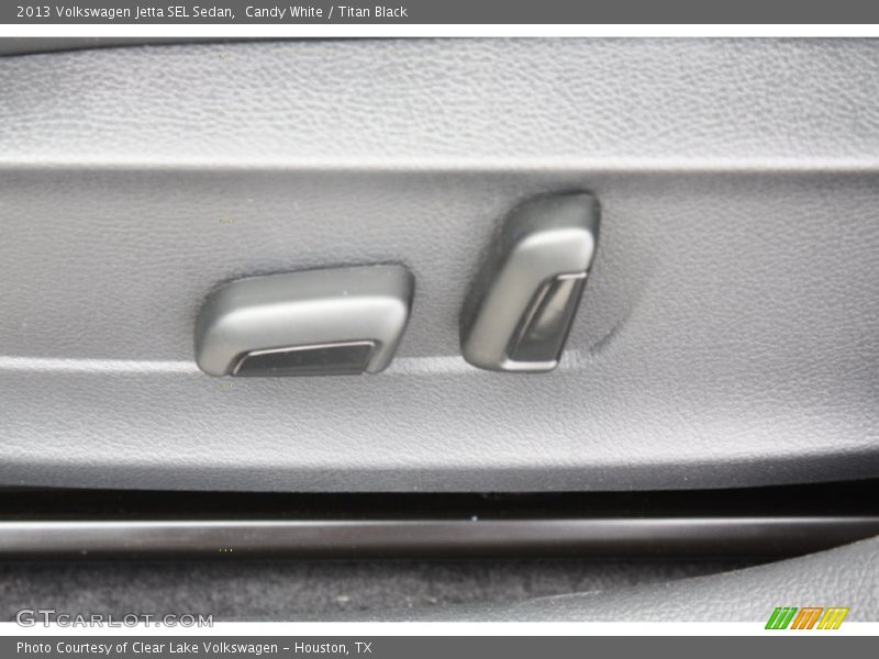 Candy White / Titan Black 2013 Volkswagen Jetta SEL Sedan
