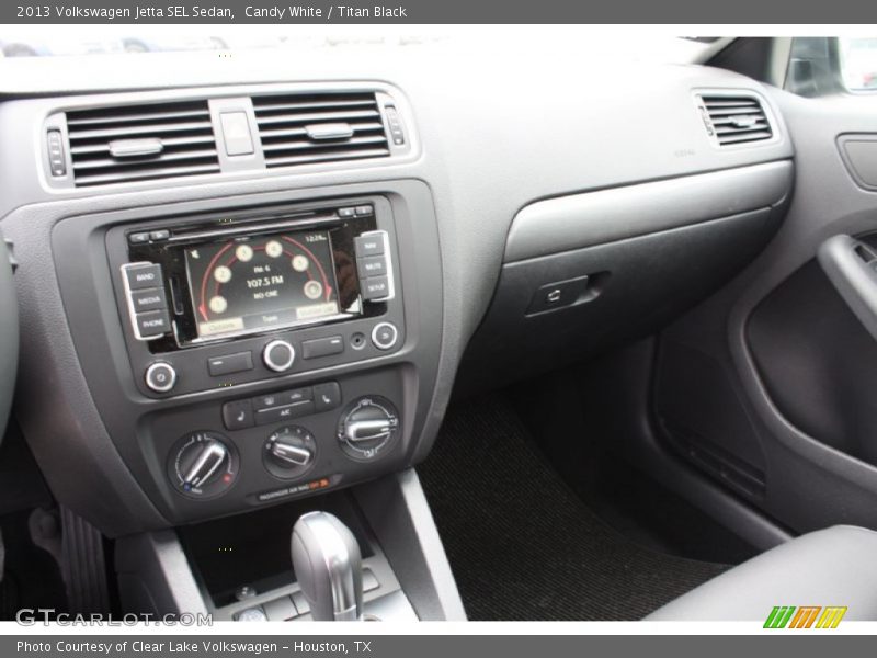 Candy White / Titan Black 2013 Volkswagen Jetta SEL Sedan