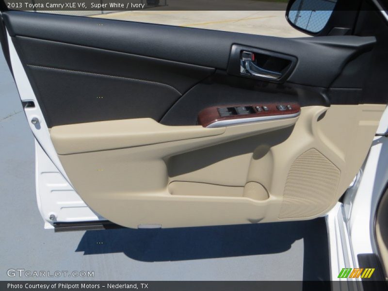 Super White / Ivory 2013 Toyota Camry XLE V6