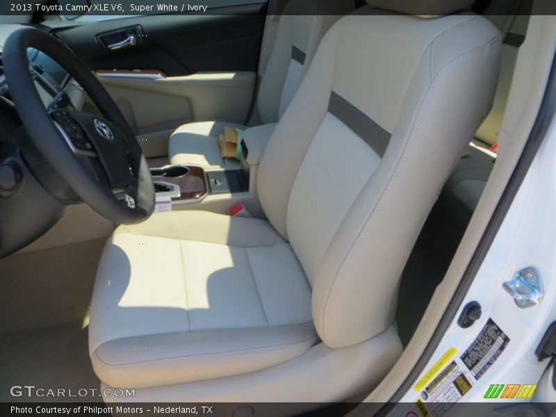 Super White / Ivory 2013 Toyota Camry XLE V6