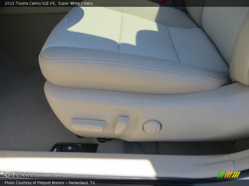 Super White / Ivory 2013 Toyota Camry XLE V6