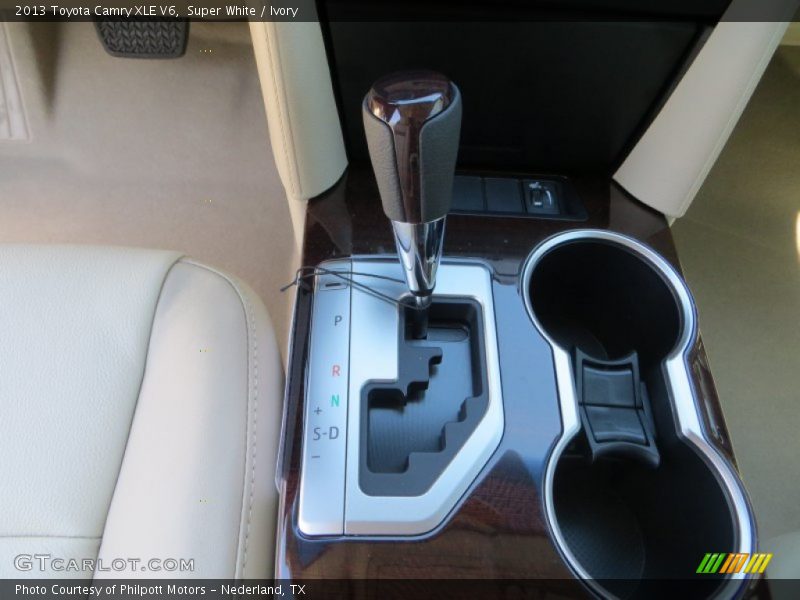 Super White / Ivory 2013 Toyota Camry XLE V6