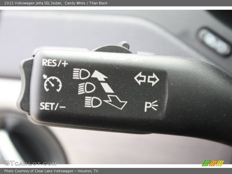 Candy White / Titan Black 2013 Volkswagen Jetta SEL Sedan