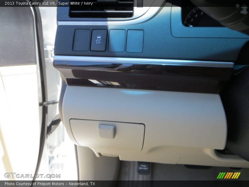 Super White / Ivory 2013 Toyota Camry XLE V6