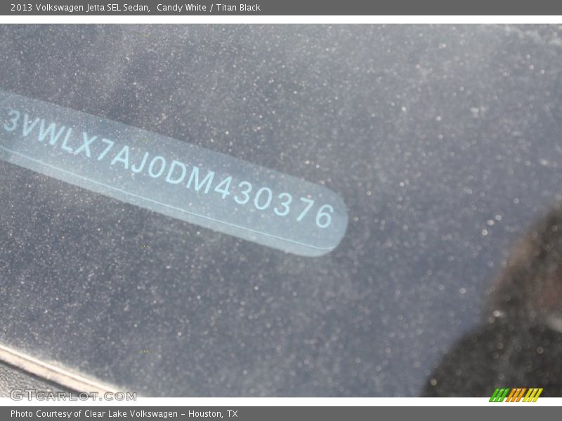 Candy White / Titan Black 2013 Volkswagen Jetta SEL Sedan