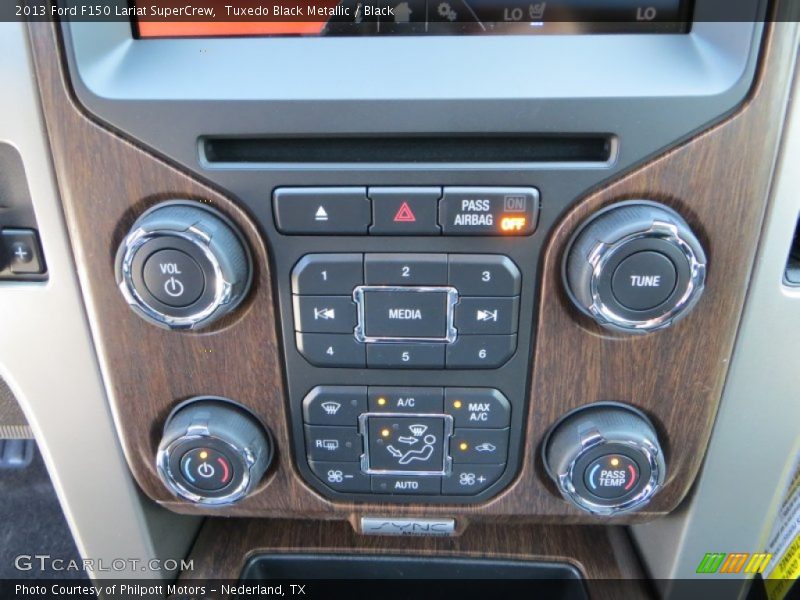 Tuxedo Black Metallic / Black 2013 Ford F150 Lariat SuperCrew