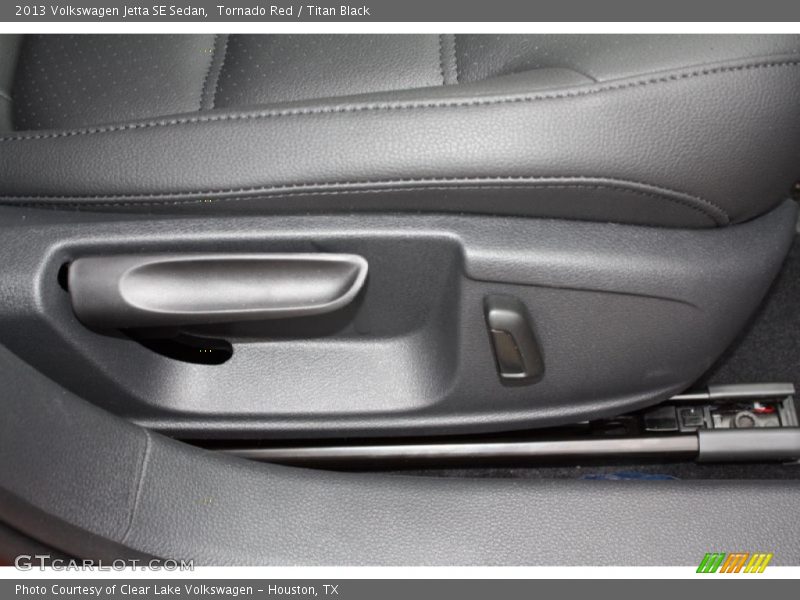 Tornado Red / Titan Black 2013 Volkswagen Jetta SE Sedan