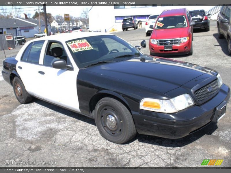 Black and White / Dark Charcoal 2005 Ford Crown Victoria Police Interceptor