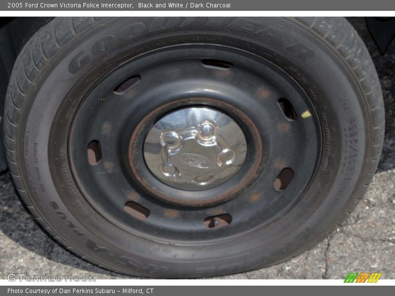 Black and White / Dark Charcoal 2005 Ford Crown Victoria Police Interceptor