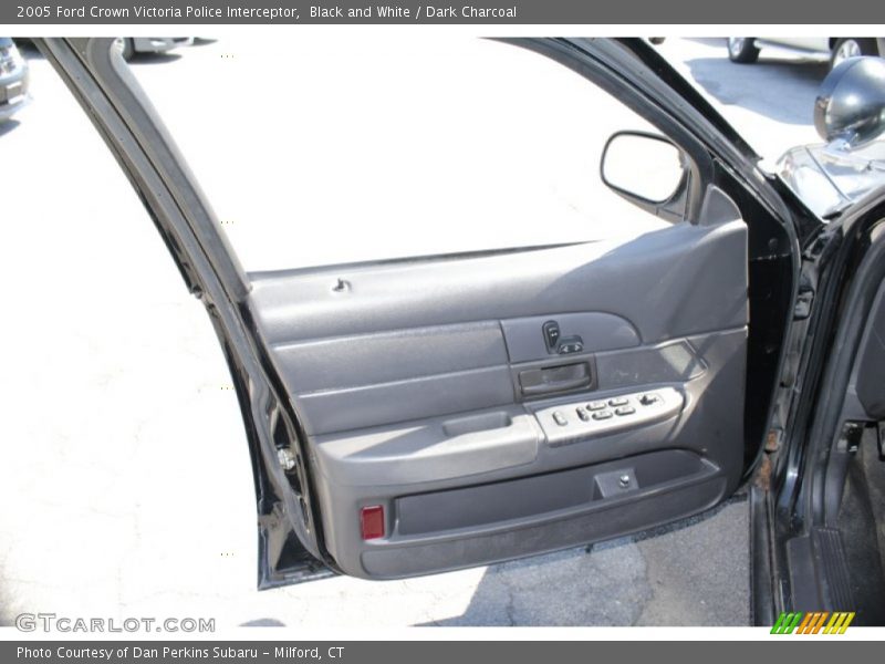 Black and White / Dark Charcoal 2005 Ford Crown Victoria Police Interceptor