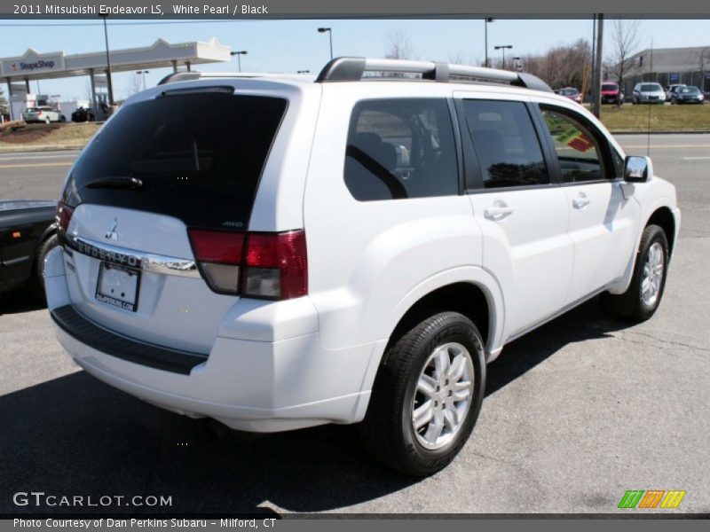 White Pearl / Black 2011 Mitsubishi Endeavor LS
