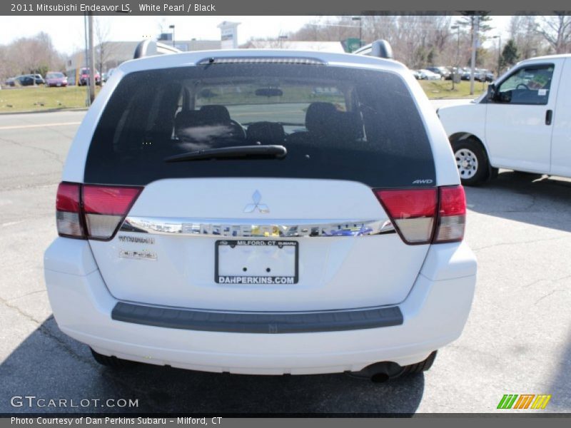 White Pearl / Black 2011 Mitsubishi Endeavor LS