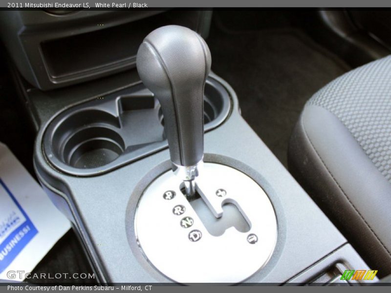 White Pearl / Black 2011 Mitsubishi Endeavor LS