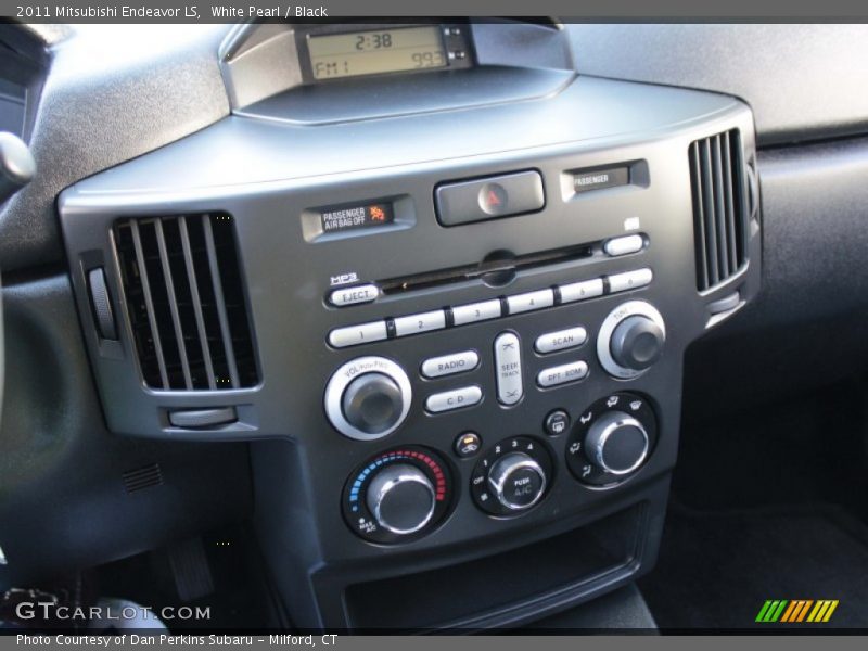 White Pearl / Black 2011 Mitsubishi Endeavor LS