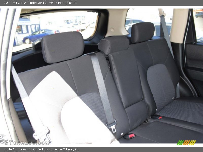 White Pearl / Black 2011 Mitsubishi Endeavor LS