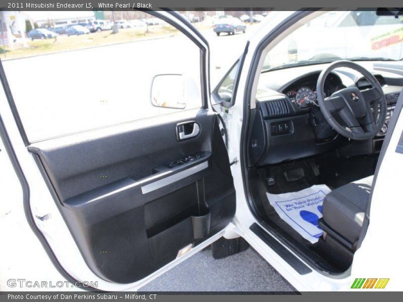 White Pearl / Black 2011 Mitsubishi Endeavor LS