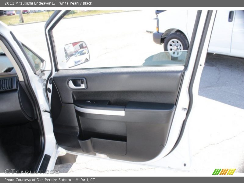 White Pearl / Black 2011 Mitsubishi Endeavor LS