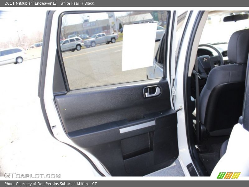 White Pearl / Black 2011 Mitsubishi Endeavor LS