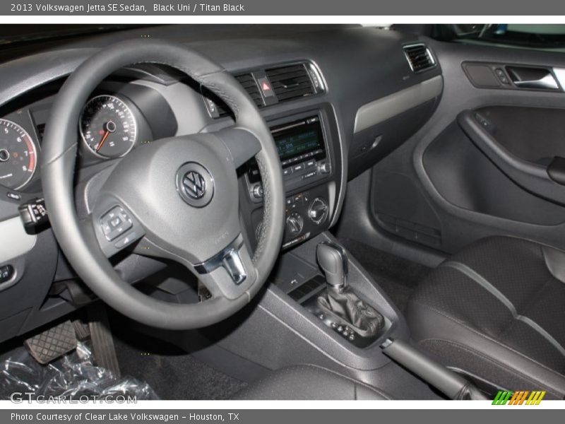 Black Uni / Titan Black 2013 Volkswagen Jetta SE Sedan