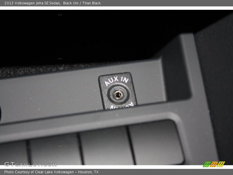 Black Uni / Titan Black 2013 Volkswagen Jetta SE Sedan
