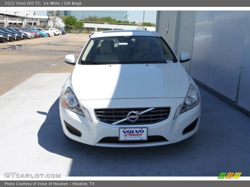 Ice White / Soft Beige 2013 Volvo S60 T5