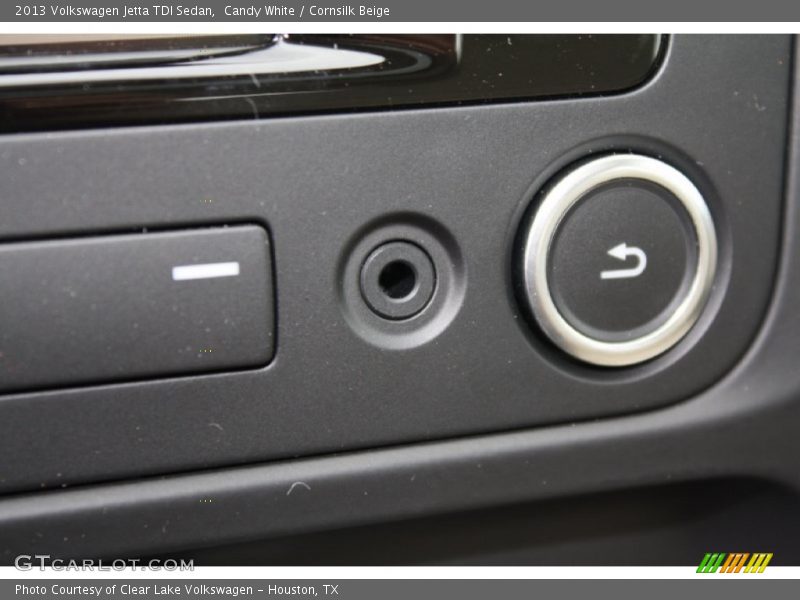 Candy White / Cornsilk Beige 2013 Volkswagen Jetta TDI Sedan