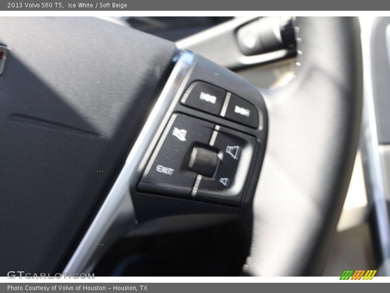 Ice White / Soft Beige 2013 Volvo S60 T5