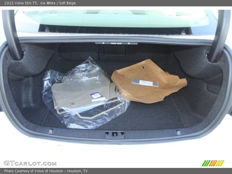Ice White / Soft Beige 2013 Volvo S60 T5
